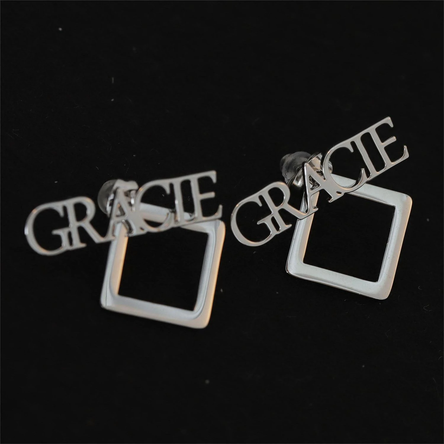 Personalized Square Name Earrings Custom Letter Earrings Christmas Gifts for Mom Stud High-End Stainless Steel Earrings Woman
Personalized Square Name Earrings Custom Letter Earrings Christmas Gifts for Mom Stud High-End Stainless Steel Earrings Woman