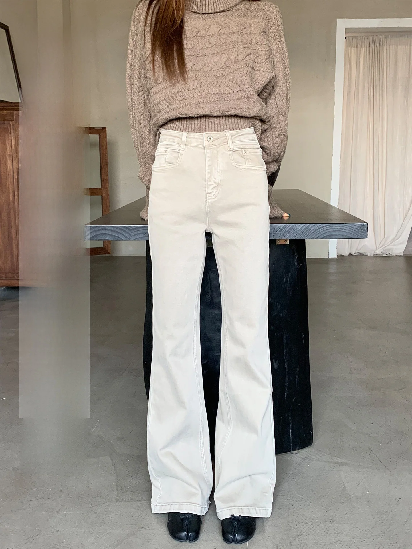 American Style Bell Bottom Jeans Women Winter Straight Leg Floor Length Slimming Trousers Casual Natural Waist Pocket Jeans
American Style Bell Bottom Jeans Women Winter Straight Leg Floor Length Slimming Trousers Casual Natural Waist Pocket Jeans