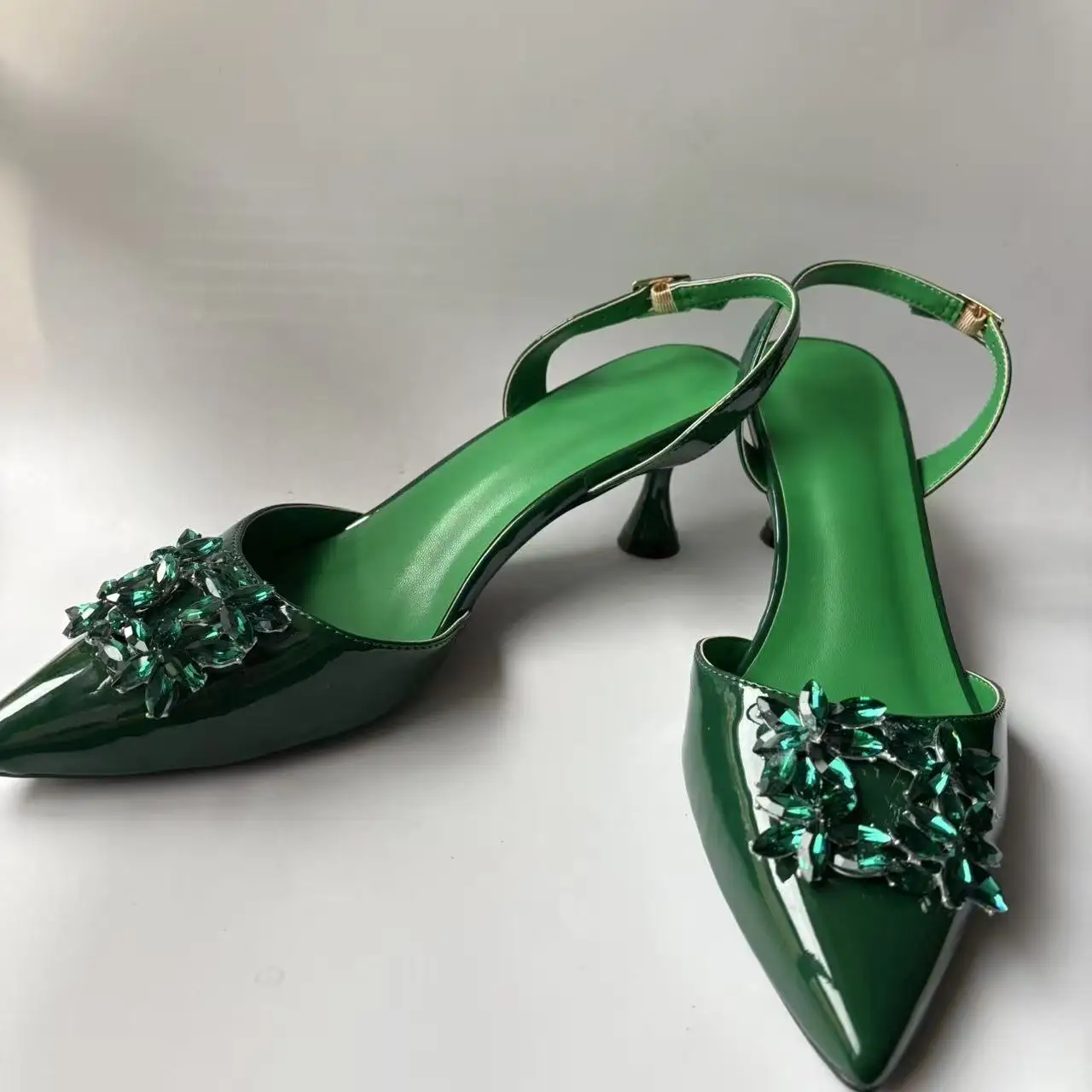 LNATISNOVA Women Dress Sandals Pumps with Bag Set Summer Rhinestones High Heel Wedding Party Shoes Crystal Closed-Toe Sandals
LNATISNOVA Women Dress Sandals Pumps with Bag Set Summer Rhinestones High Heel Wedding Party Shoes Crystal Closed-Toe Sandals