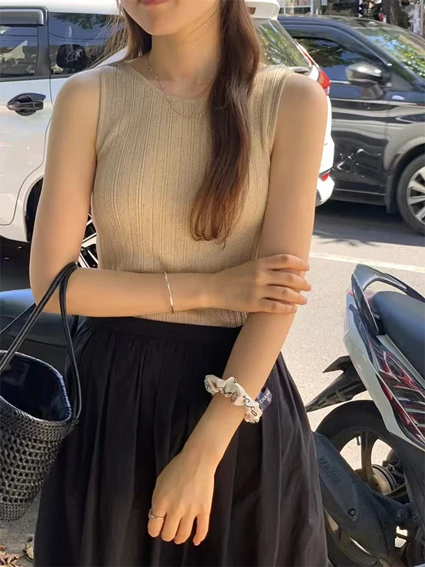 Khaki Simple round Neck Thin Sleeveless Vest Women Summer New Korean Style Slim Fit Versatile Slimming Top Commute Style
Khaki Simple round Neck Thin Sleeveless Vest Women Summer New Korean Style Slim Fit Versatile Slimming Top Commute Style