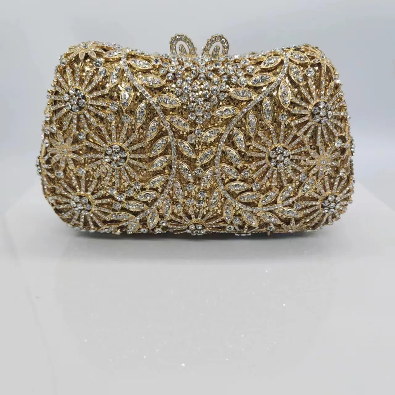 Rhinestone Purse Hollow Diamond Set Dinner Bag Banquet Luxury Diamond Clutch Women's Bag Luxury Crocodile Texture Evening Clutch
Rhinestone Purse Hollow Diamond Set Dinner Bag Banquet Luxury Diamond Clutch Women's Bag Luxury Crocodile Texture Evening Clutch