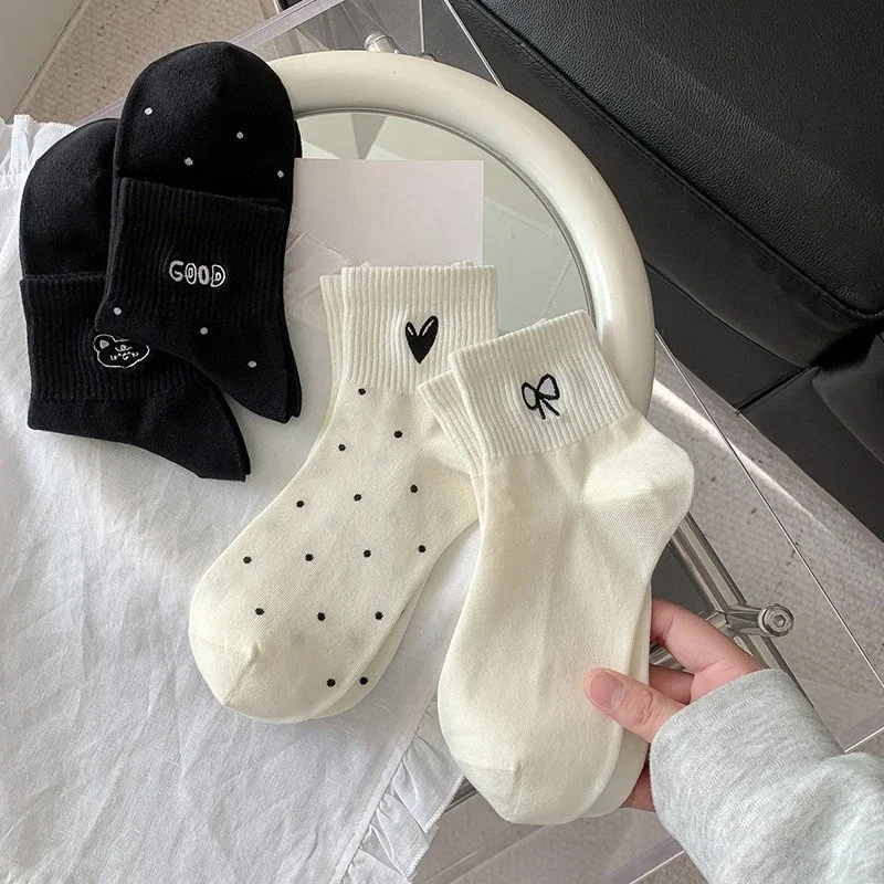 5 pairs of sweat absorbing casual short socks for spring summer new cartoon animal style simple comfortable short socks
5 pairs of sweat absorbing casual short socks for spring summer new cartoon animal style simple comfortable short socks