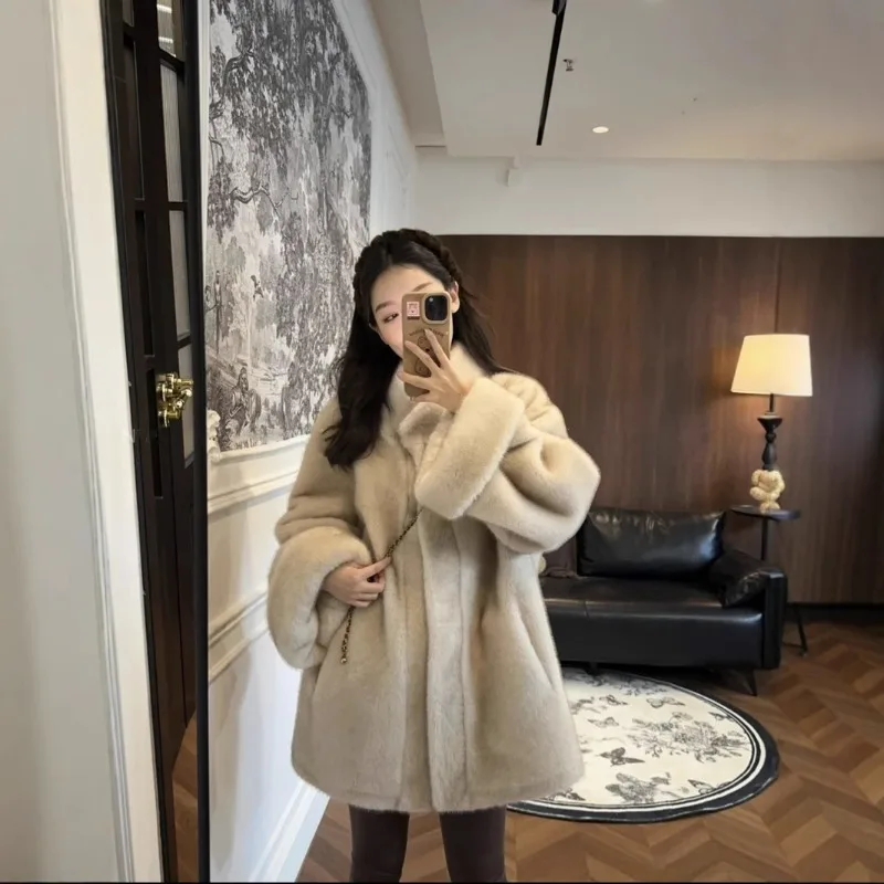 Shpmishal American Style Fashion Plush Mid Length Stand Up Collar Fur Integrated Winter Solid Color Jacket for Women
Shpmishal American Style Fashion Plush Mid Length Stand Up Collar Fur Integrated Winter Solid Color Jacket for Women