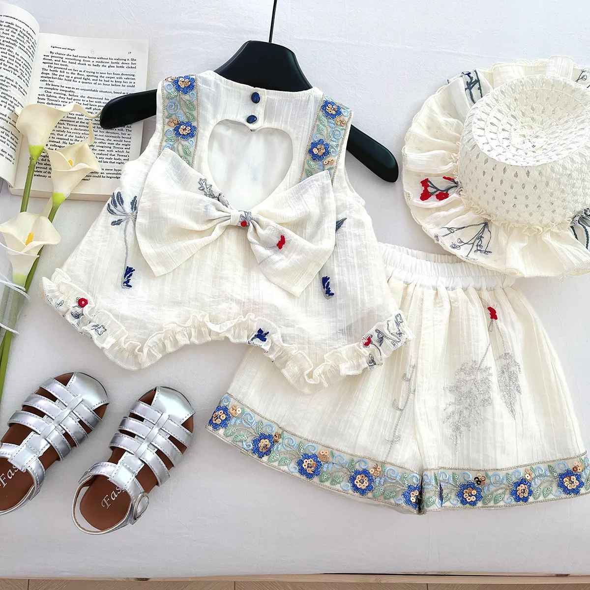 Girls Summer Set Thin Hollow out Sleeveless Top And Shorts Set Children's Fashionable Two-Piece Outfit for Babies
Girls Summer Set Thin Hollow out Sleeveless Top And Shorts Set Children's Fashionable Two-Piece Outfit for Babies