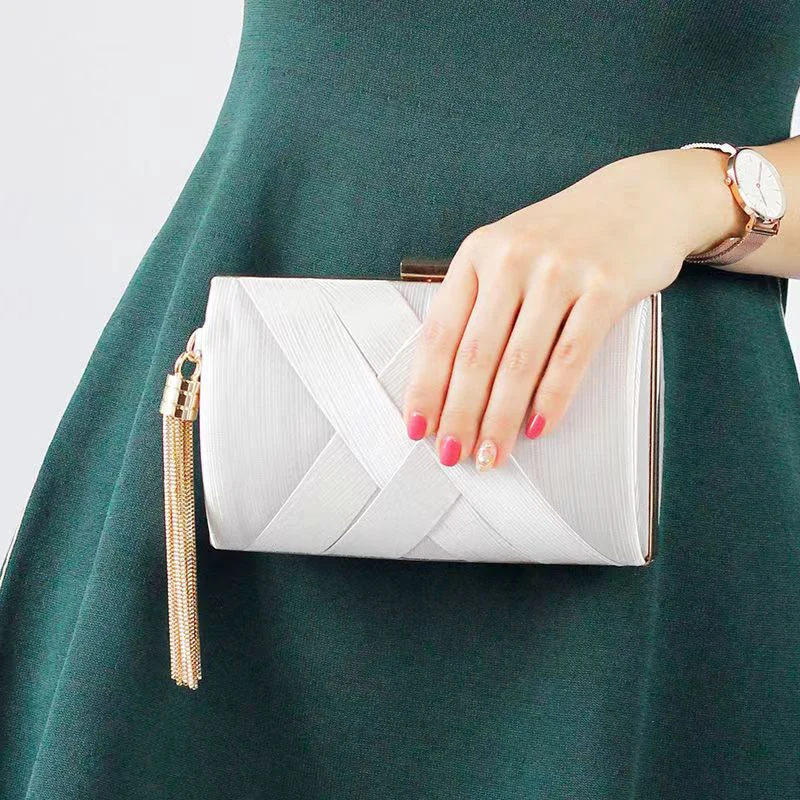 Criss Cross Fashion Evening Bags Woman Tassel Metal Day Clutch Mixed Lady Party Handbags Satin Wedding Bridal Purse
Criss Cross Fashion Evening Bags Woman Tassel Metal Day Clutch Mixed Lady Party Handbags Satin Wedding Bridal Purse