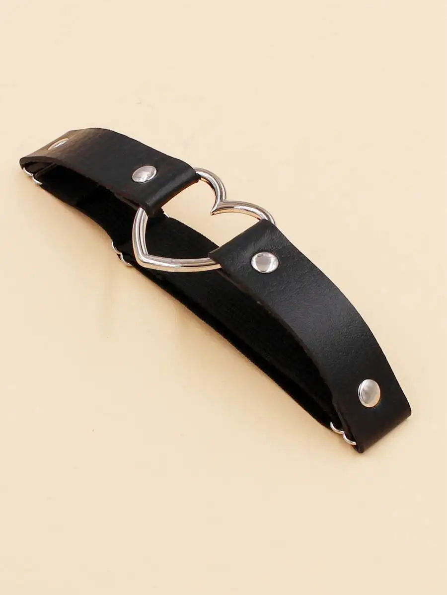 Black Stretchy Thigh Band With Hollow Heart-Shaped Silver Metal Clasp
Black Stretchy Thigh Band With Hollow Heart-Shaped Silver Metal Clasp