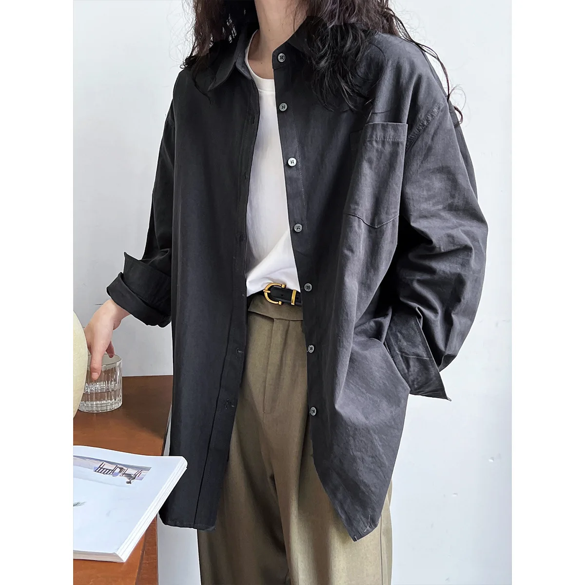 Classic Wide Cut Long Sleeved Oversized Gray Shirts for Women's Spring Outerwear Casual Shirt Jacket
Classic Wide Cut Long Sleeved Oversized Gray Shirts for Women's Spring Outerwear Casual Shirt Jacket