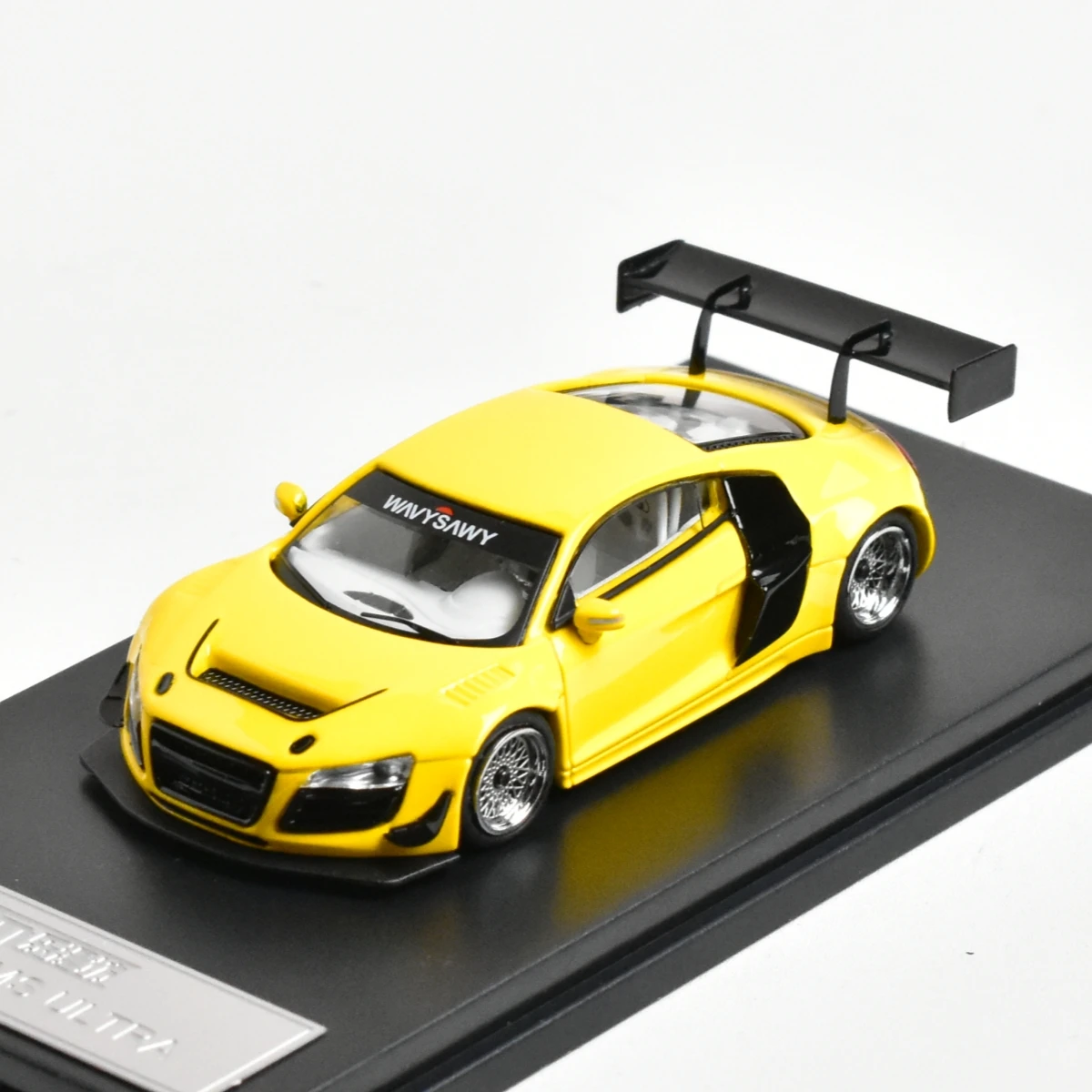 Le Man Fang 1:64 Подробная литая под давлением модель автомобиля R8 LMS Ultra Giftable
Le Man Fang 1:64 Подробная литая под давлением модель автомобиля R8 LMS Ultra Giftable
