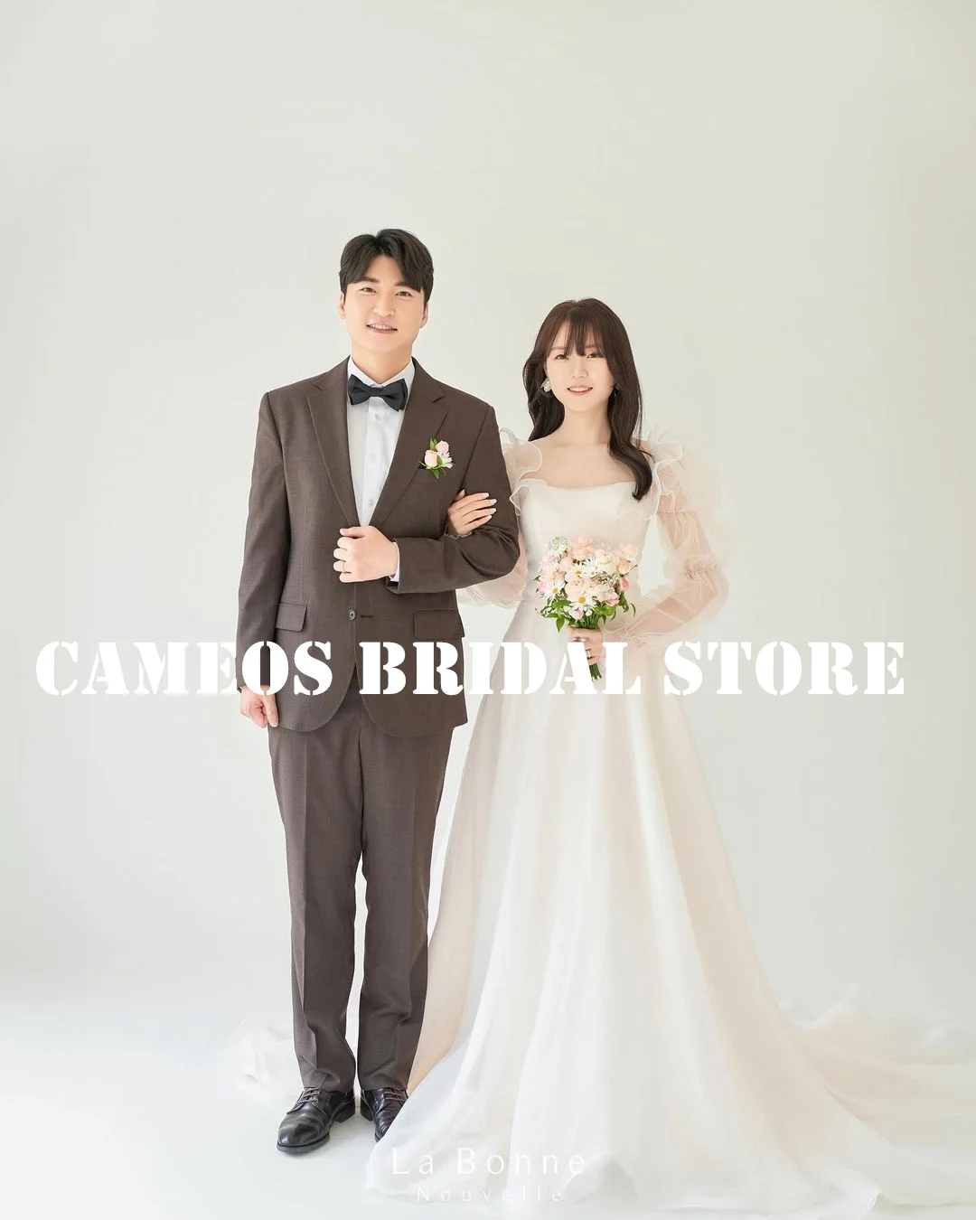 SONDR Custom Made Wedding Dresses A-Line Satin Square Collar Long Sleeves Korea Evening Ivory Bride Gowns Women Bridal Dresses
SONDR Custom Made Wedding Dresses A-Line Satin Square Collar Long Sleeves Korea Evening Ivory Bride Gowns Women Bridal Dresses