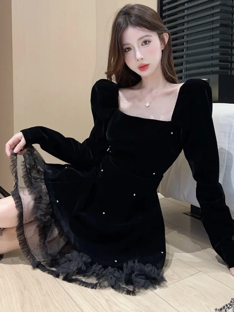 Elegant Velvet Dress Women's Winter New Style Hepburn Bubble Sleeve Black Dress Lace Splicing Iron Diamond Short Skirt
Elegant Velvet Dress Women's Winter New Style Hepburn Bubble Sleeve Black Dress Lace Splicing Iron Diamond Short Skirt