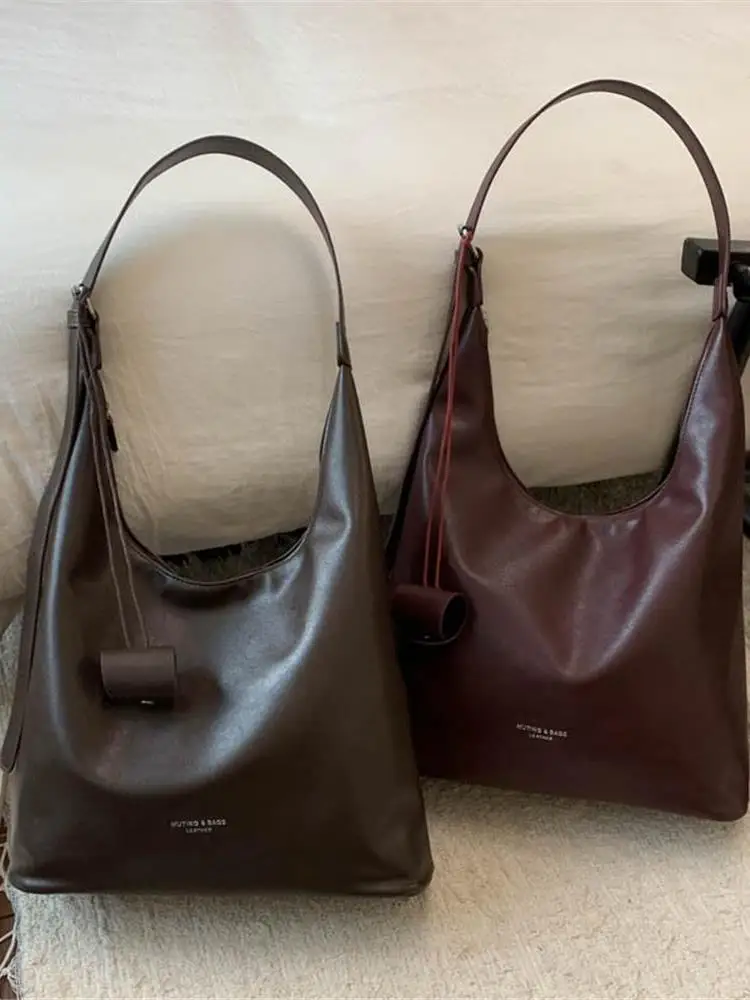 Большая женская сумка через плечо в стиле ретро, модная пригородная большая сумка, нейлоновая застежка-молния, мягкая искусственная кожа
Большая женская сумка через плечо в стиле ретро, модная пригородная большая сумка, нейлоновая застежка-молния, мягкая искусственная кожа