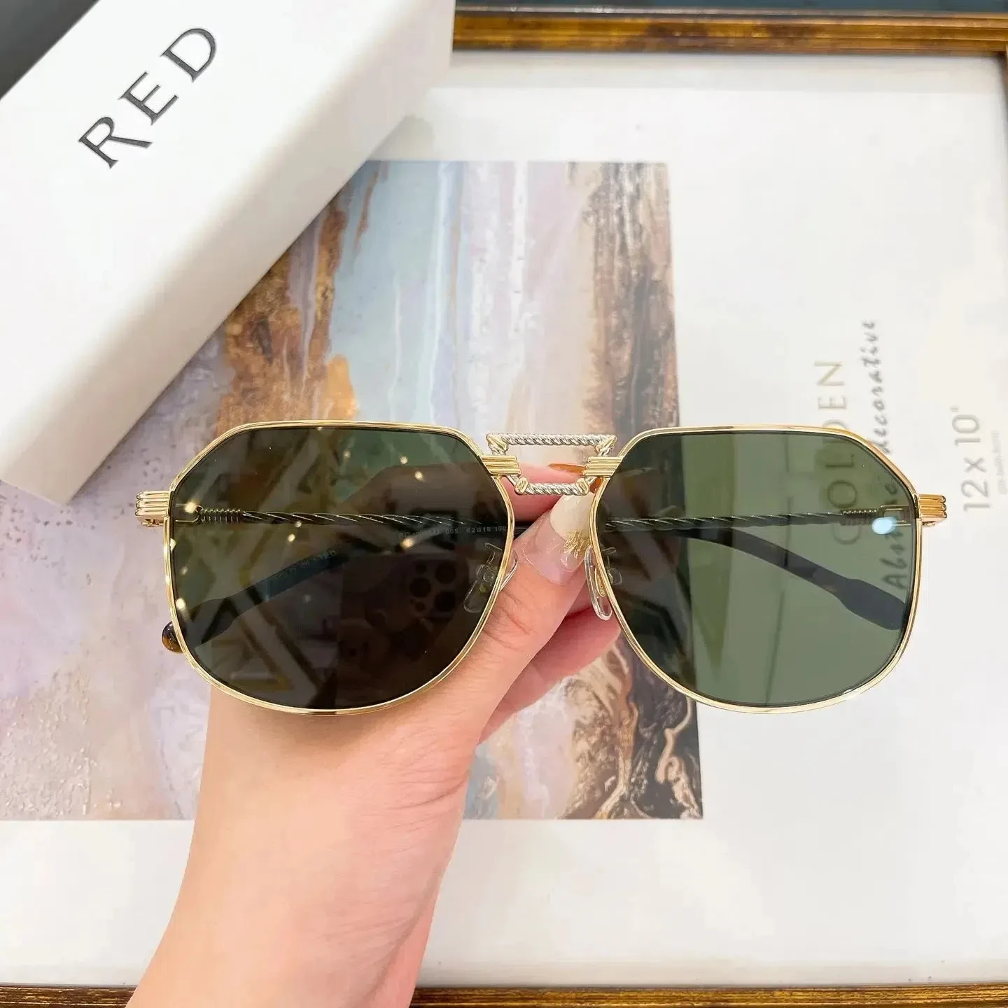 Authentic FRE GOLD PLATED FG40038U Premium Classic UV400 Men Women Sun Glasses Luxury Fashion Square Trendy Male Couple Eyewear
Authentic FRE GOLD PLATED FG40038U Premium Classic UV400 Men Women Sun Glasses Luxury Fashion Square Trendy Male Couple Eyewear