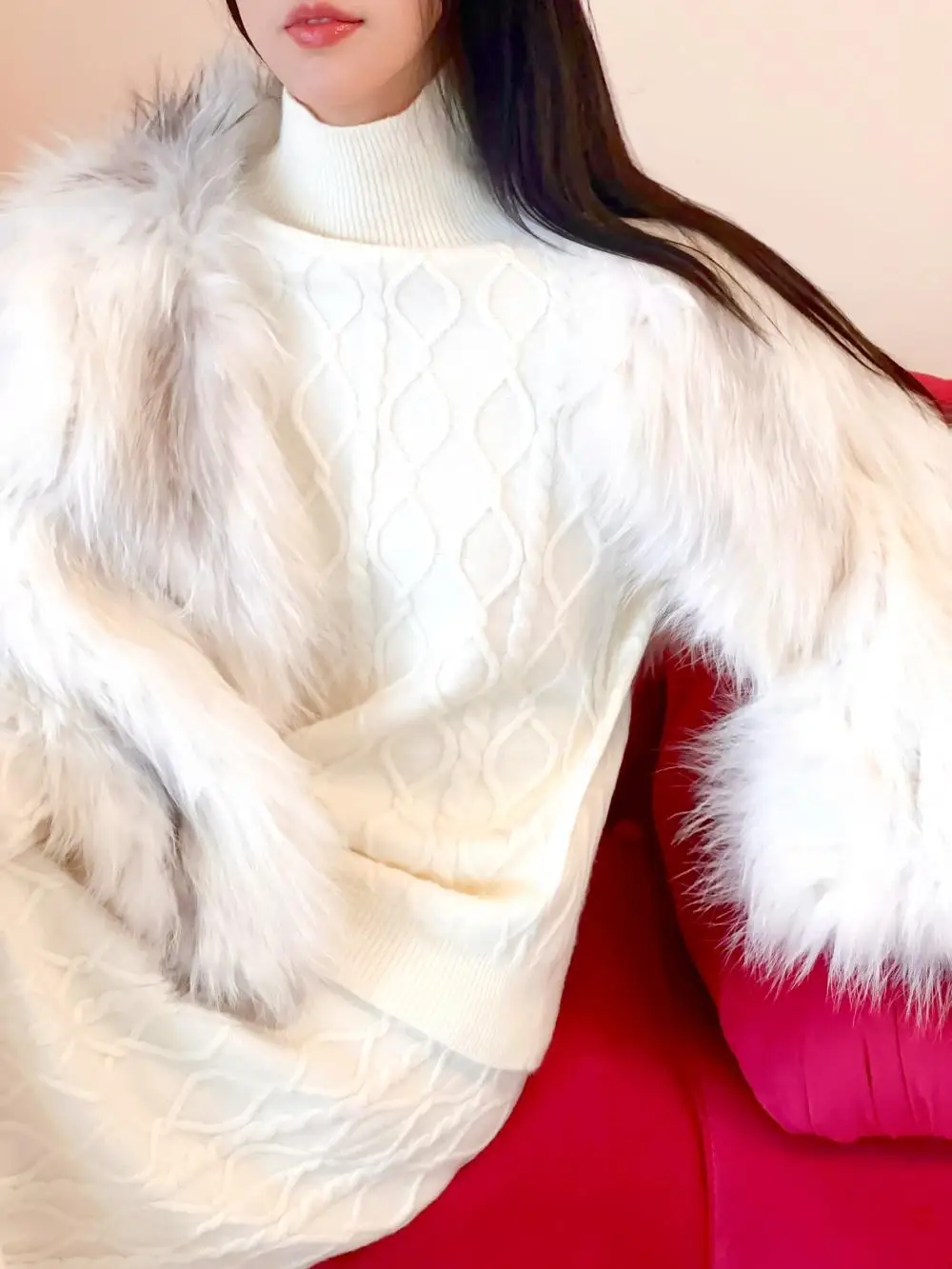 Комплект из двух предметов: утепленный шерстяной вязаный свитер с высоким воротником и юбка-миди для женщин, зимний модный костюм
Комплект из двух предметов: утепленный шерстяной вязаный свитер с высоким воротником и юбка-миди для женщин, зимний модный костюм