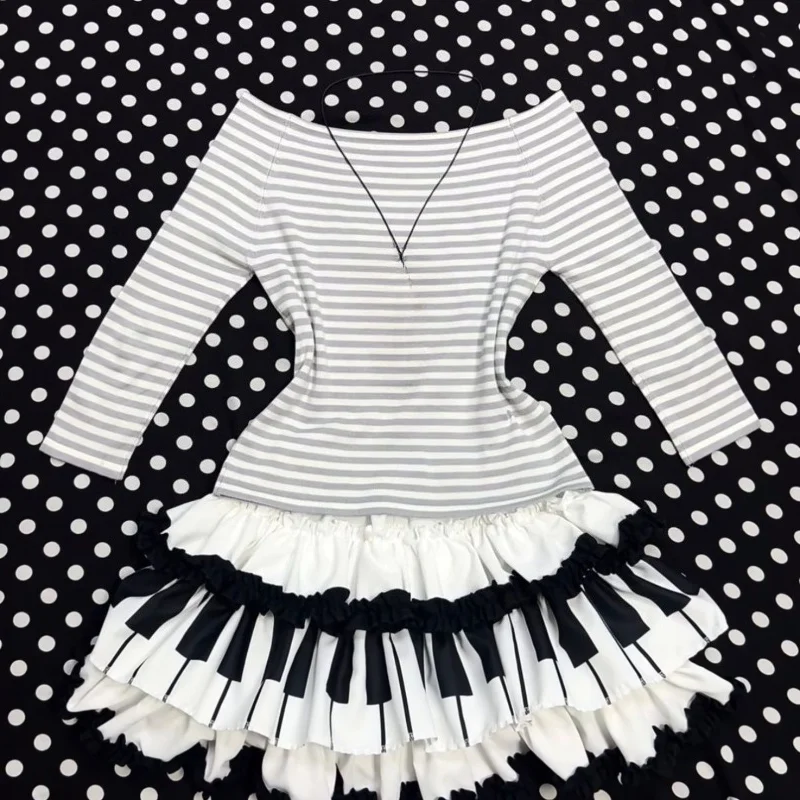 Subculture Black & White Piano Key Short Skirt Women Casual Y2k Vintage Punk Rock Style Bodycon Streetwear Mini Skirt Summer
Subculture Black & White Piano Key Short Skirt Women Casual Y2k Vintage Punk Rock Style Bodycon Streetwear Mini Skirt Summer