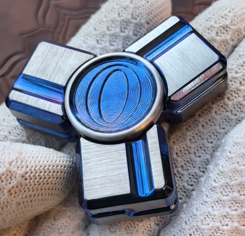 Used EDC Three page impact titanium blue strip groove impact spinner Fingertip gyroscope Decompression toys
Used EDC Three page impact titanium blue strip groove impact spinner Fingertip gyroscope Decompression toys
