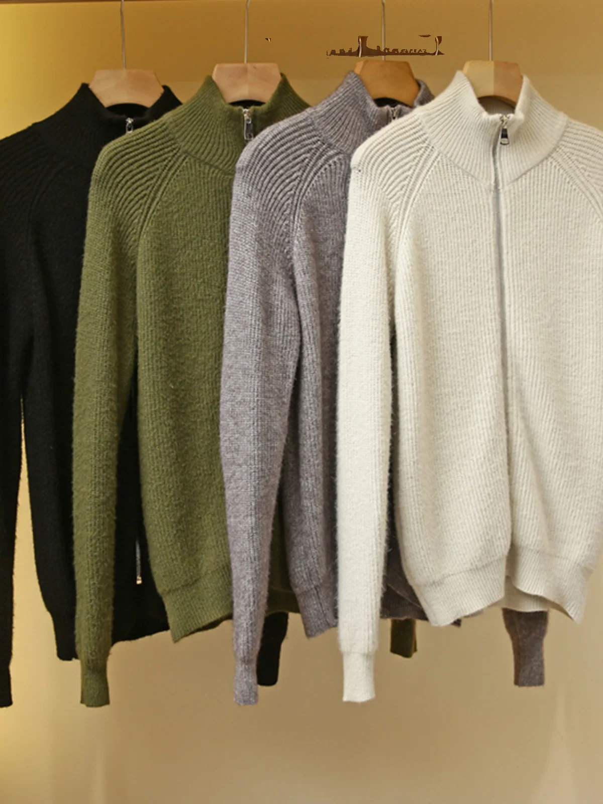 Hand-Knitted Dad Sweater Trendy Long Sve Stand Collar Open Cardigan for Men Youthful And Energetic Sle Pure Color Knitwear
Hand-Knitted Dad Sweater Trendy Long Sve Stand Collar Open Cardigan for Men Youthful And Energetic Sle Pure Color Knitwear