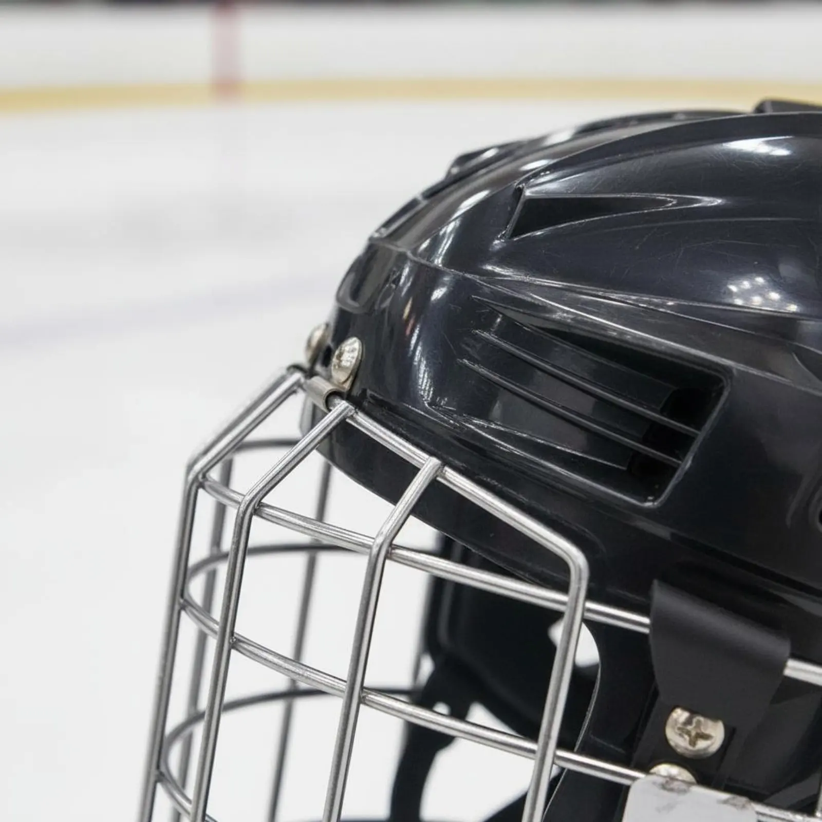 Ice Ice Sport Helmet Shock Absorbing Ice Sport Helmet with Face Guard Wire Face Face Guard Long-Lasting Sports Safety Gear
Ice Ice Sport Helmet Shock Absorbing Ice Sport Helmet with Face Guard Wire Face Face Guard Long-Lasting Sports Safety Gear