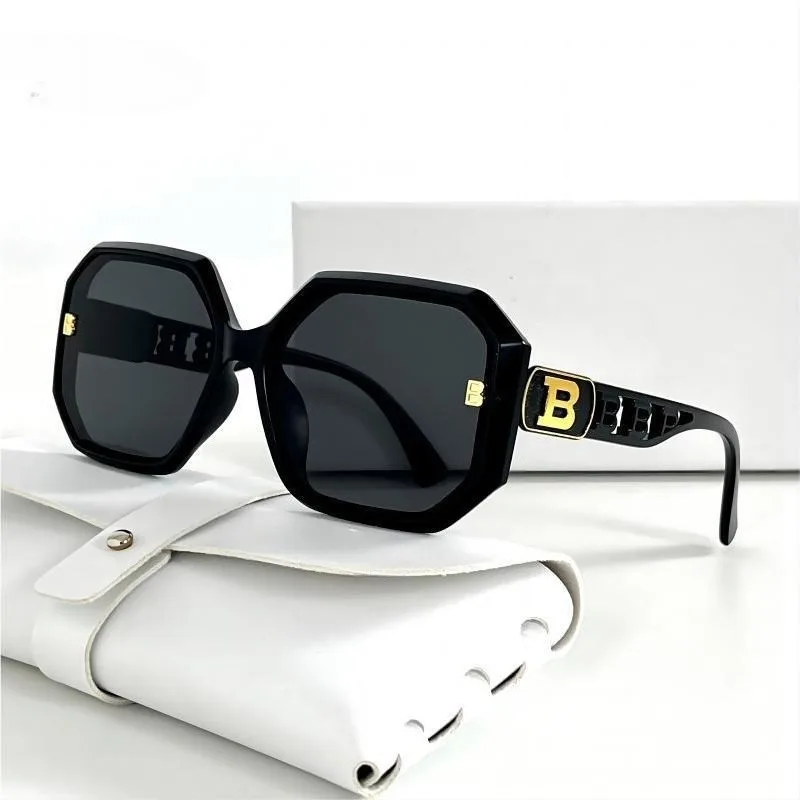 European and American Retro Boxy Sunglasses for Women, Fashionable and Versatile Sunglasses, High-end Sunglasses
European and American Retro Boxy Sunglasses for Women, Fashionable and Versatile Sunglasses, High-end Sunglasses