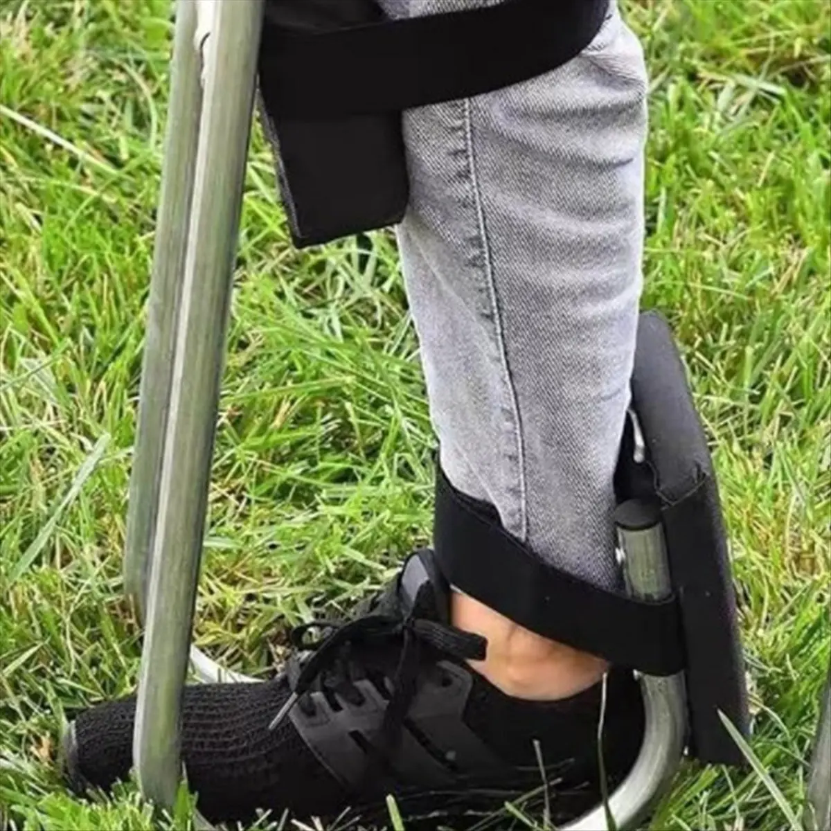 ABFKing Gardening Knee Seat Protecting Knees Portable Kneeling Stool Wearable Foam Knee Pad Mat Labor-Saving Tools for Farm 2PCS
ABFKing Gardening Knee Seat Protecting Knees Portable Kneeling Stool Wearable Foam Knee Pad Mat Labor-Saving Tools for Farm 2PCS