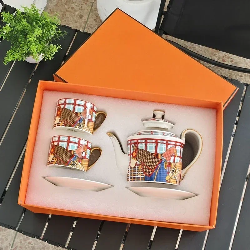 European Luxury Bone China Western Plate Gingham Mug Saucer Afternoon Tea Pot Cup Gift Box Set for Home Use
European Luxury Bone China Western Plate Gingham Mug Saucer Afternoon Tea Pot Cup Gift Box Set for Home Use