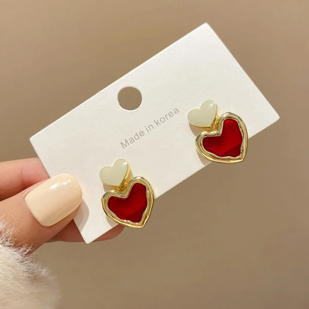 Womens Double Heart Enamel Stud Earrings Red White Gold Plated Fashion Jewelry for Daily Wear Party Gift
Womens Double Heart Enamel Stud Earrings Red White Gold Plated Fashion Jewelry for Daily Wear Party Gift