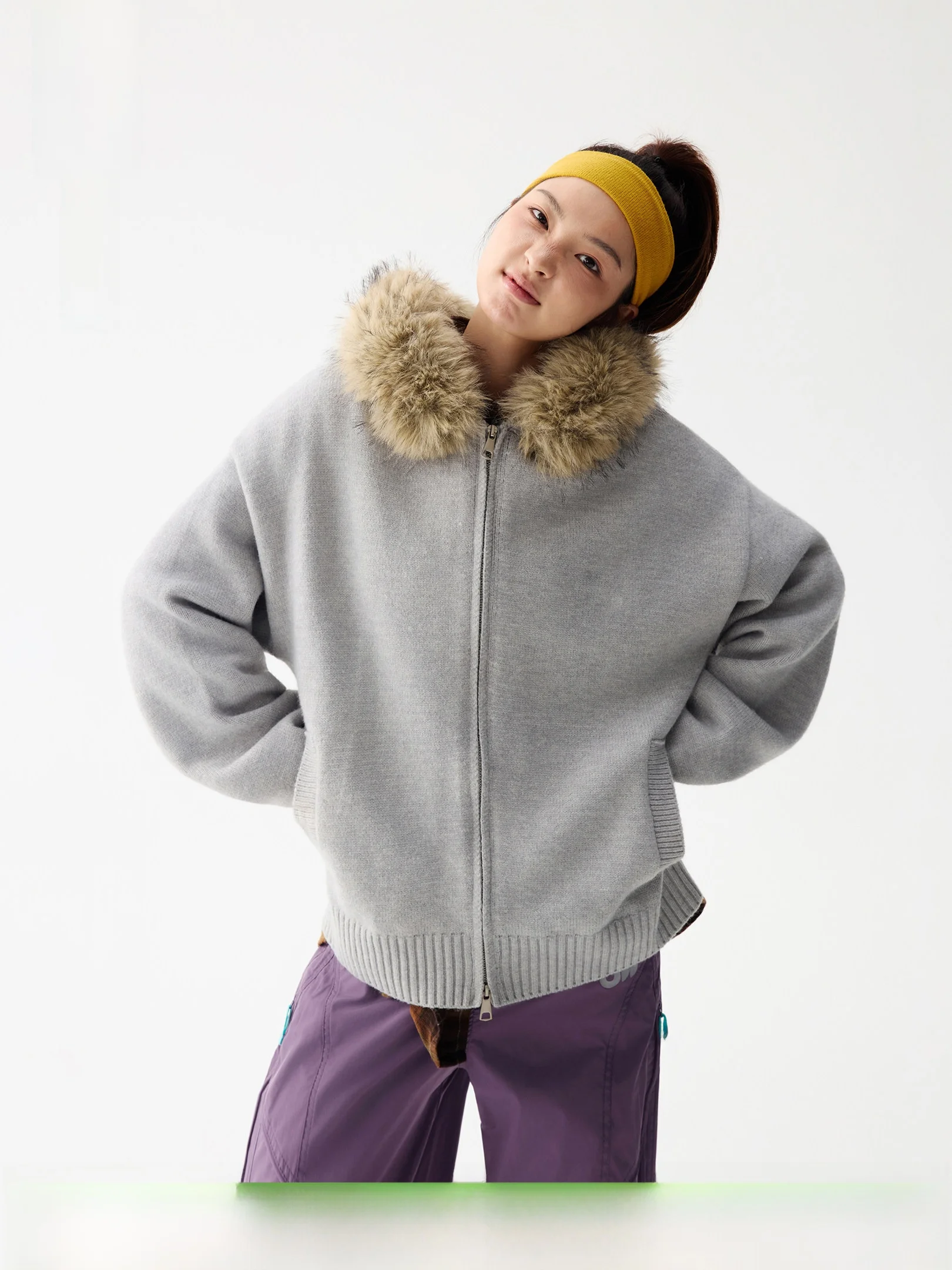 Owox Casual Knitted Sweater Coat with Fur Collar Loose Fit Lazy Sle Hooded Sweatirt for Couples Autumn Winter New Arrival
Owox Casual Knitted Sweater Coat with Fur Collar Loose Fit Lazy Sle Hooded Sweatirt for Couples Autumn Winter New Arrival