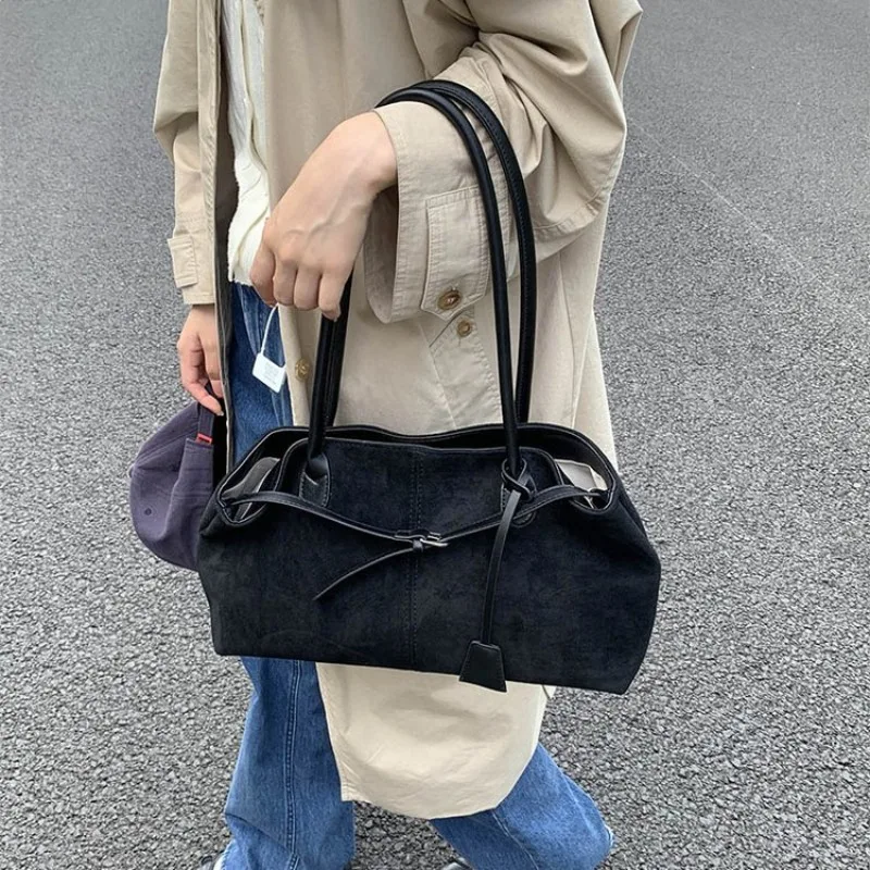 Women's Retro Suede Shoulder Tote Bag with Detail, Casual Style for Daily Errands & Weekend Outings Handbags Tote Bags for Women
Women's Retro Suede Shoulder Tote Bag with Detail, Casual Style for Daily Errands & Weekend Outings Handbags Tote Bags for Women