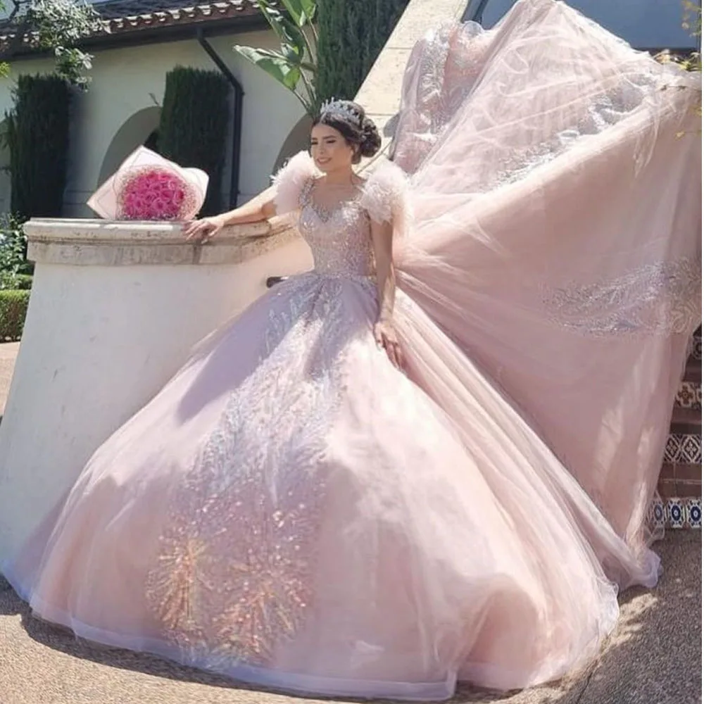 Элегантное розовое платье принцессы Quinceanera 2023, милое платье с аппликацией из бисера и кристаллов на день рождения, 16 лет, платья 15 лет
Элегантное розовое платье принцессы Quinceanera 2023, милое платье с аппликацией из бисера и кристаллов на день рождения, 16 лет, платья 15 лет