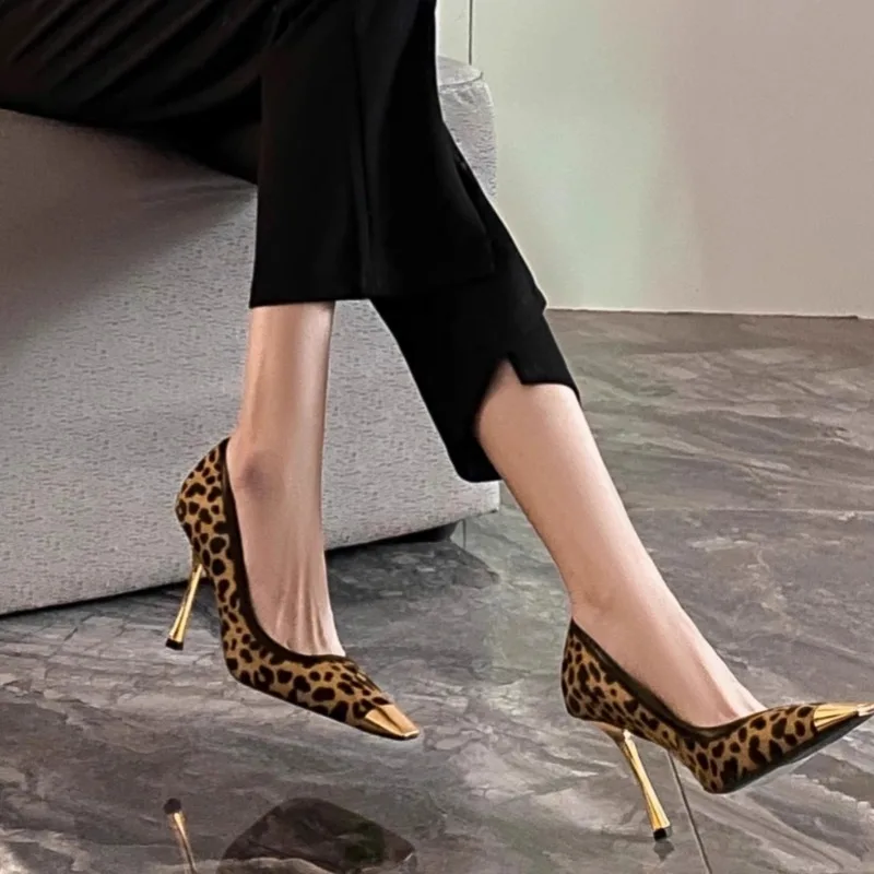 Brand Designer 2024 Women's Summer New Simple Solid Color Shallow Mouth Comfortable High Heels Women's Daily Dress Party Sandals
Brand Designer 2024 Women's Summer New Simple Solid Color Shallow Mouth Comfortable High Heels Women's Daily Dress Party Sandals