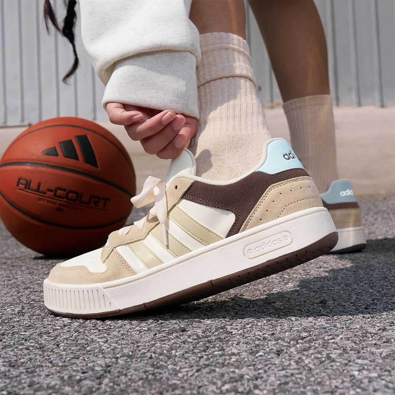 Adidas оригинальные легкие устойчивые к истиранию кроссовки унисекс D-PAD CLASSIC KI5877
Adidas оригинальные легкие устойчивые к истиранию кроссовки унисекс D-PAD CLASSIC KI5877