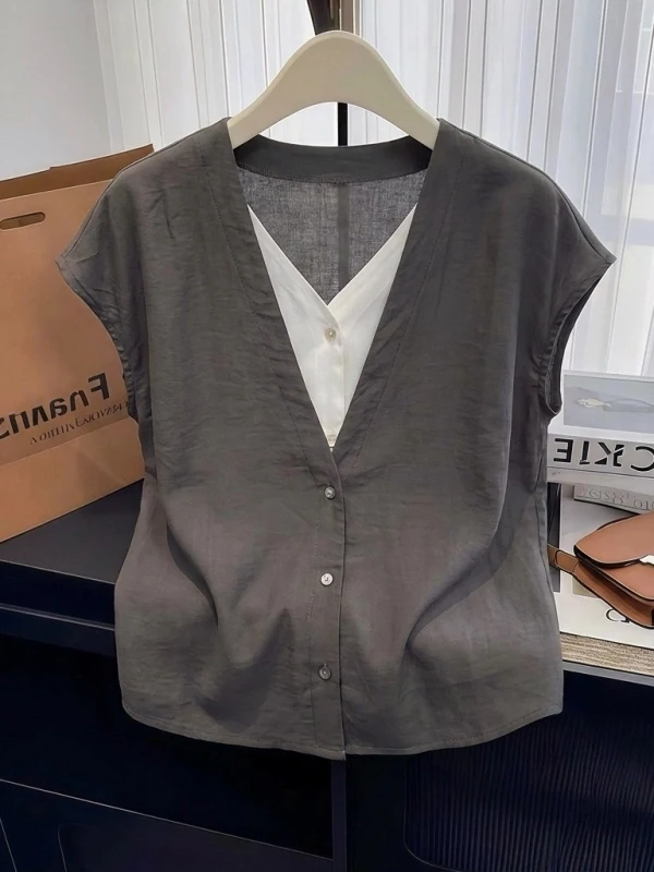 Elegant V-Neck Short-Sleeve Shirt Women's plus Size Fashion Korean Style Commute Wind Loose Fit Fake Two-Piece Summer New Arr...
Elegant V-Neck Short-Sleeve Shirt Women's plus Size Fashion Korean Style Commute Wind Loose Fit Fake Two-Piece Summer New Arr...