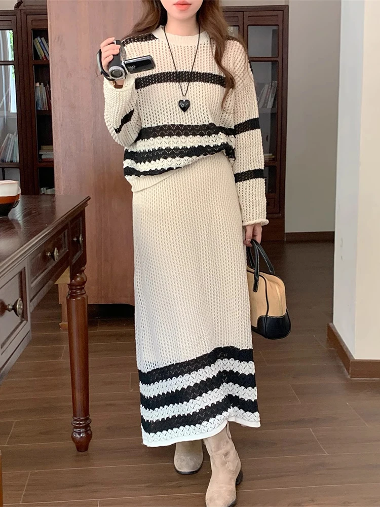 Chic Autumnal Vintage Lazy Sle Knitted Sweater with Contrast Color Straight Tube Skirt Set Hollow out Me Stripe Design
Chic Autumnal Vintage Lazy Sle Knitted Sweater with Contrast Color Straight Tube Skirt Set Hollow out Me Stripe Design