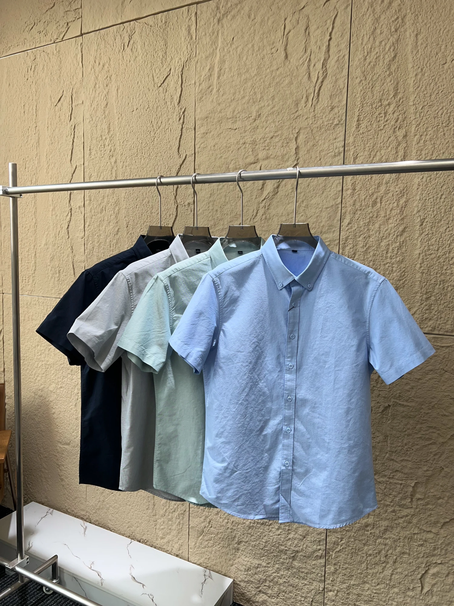 High Quality Long Staple Cotton Men's Summer Casual Short Sleeve Shirt Breathable Soft Skin-Friendly Business Casual Style
High Quality Long Staple Cotton Men's Summer Casual Short Sleeve Shirt Breathable Soft Skin-Friendly Business Casual Style