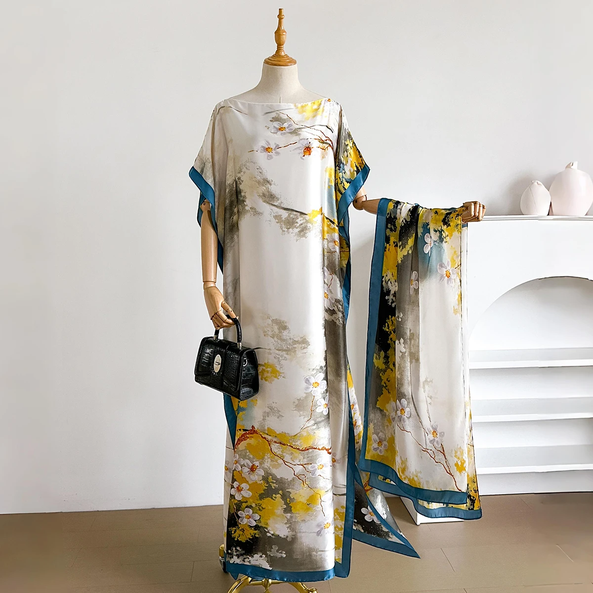 New 2025 African Abaya For Women Summer Short Sleeve Cotton Dress Print Gold Stamping Loose Lady Maxi Dress With Big Scarf
New 2025 African Abaya For Women Summer Short Sleeve Cotton Dress Print Gold Stamping Loose Lady Maxi Dress With Big Scarf