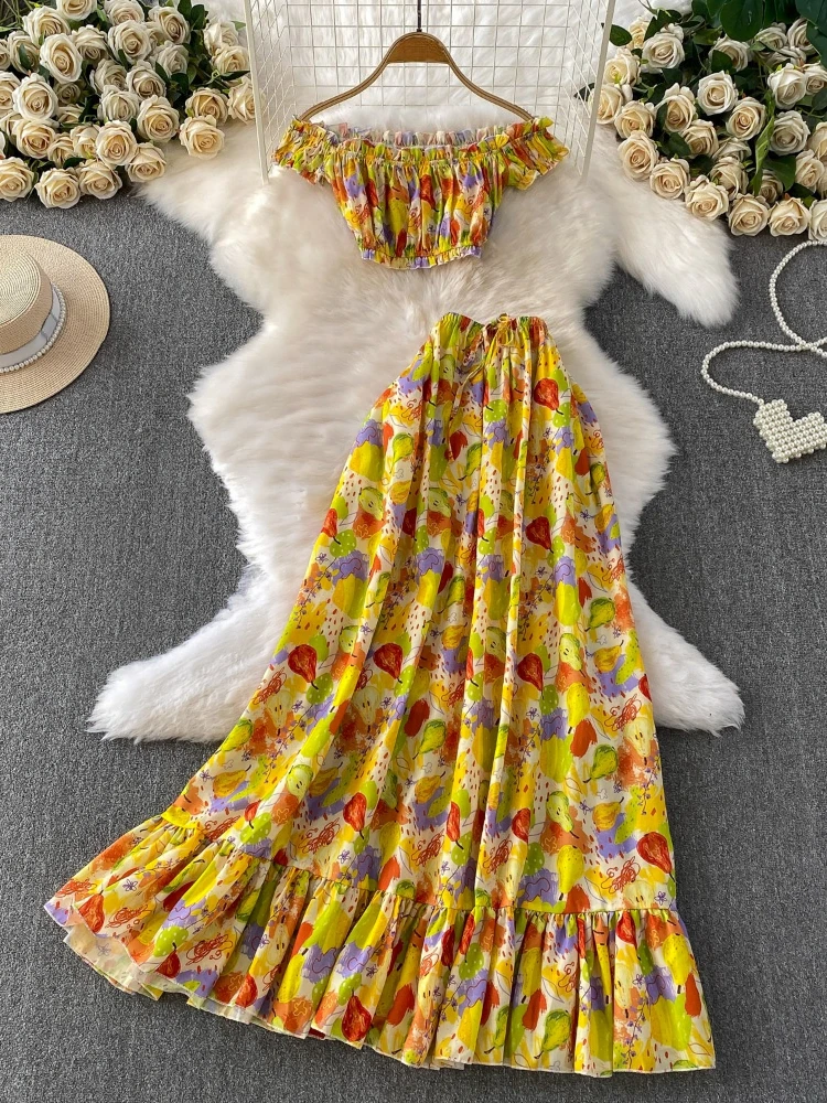 Нишевый дизайн, короткий стильный укороченный топ с открытыми плечами и принтом + высокая талия, утягивающая длинная юбка с рюшами по краям, комплект из двух предметов
Нишевый дизайн, короткий стильный укороченный топ с открытыми плечами и принтом + высокая талия, утягивающая длинная юбка с рюшами по краям, комплект из двух предметов