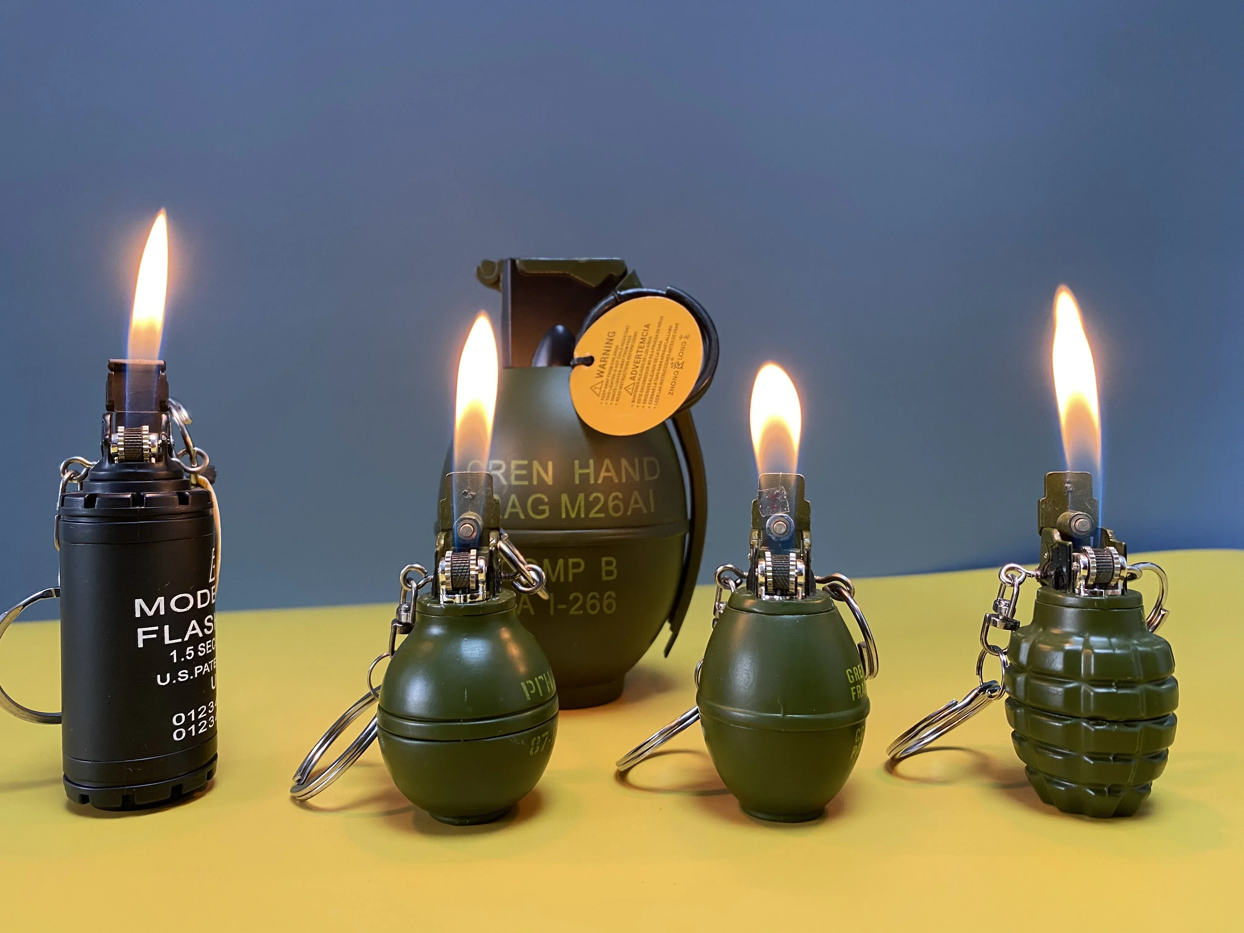 New Mini Military Grenade Model Lighter Metal Keychain Butane Gas Sand Wheel Open Flame Lighter Smoking Accessories Tools Gifts
New Mini Military Grenade Model Lighter Metal Keychain Butane Gas Sand Wheel Open Flame Lighter Smoking Accessories Tools Gifts
