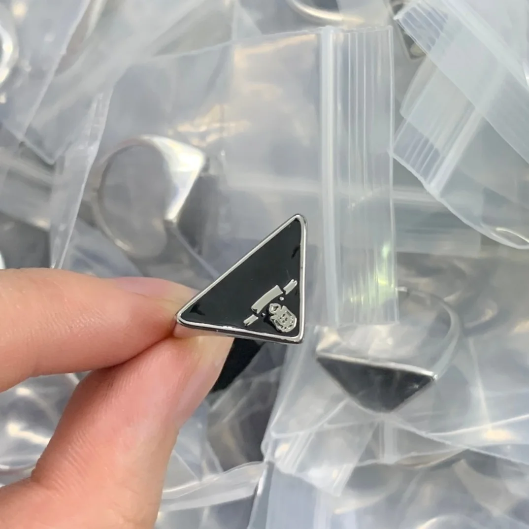 Новое роскошное кольцо с цирконом в форме буквы Z, женское, в ретро-стиле, с геометрическим сердцем, золотое, регулируемое, изысканное украшение
Новое роскошное кольцо с цирконом в форме буквы Z, женское, в ретро-стиле, с геометрическим сердцем, золотое, регулируемое, изысканное украшение