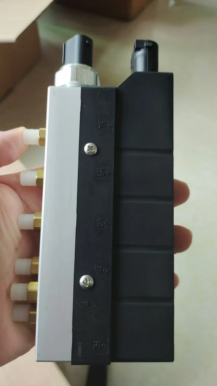 Best Quality Air Suspension Compressor Valve Block For Mer-cedes Be-nz S Class W220 2203200258 A2203200258
Best Quality Air Suspension Compressor Valve Block For Mer-cedes Be-nz S Class W220 2203200258 A2203200258