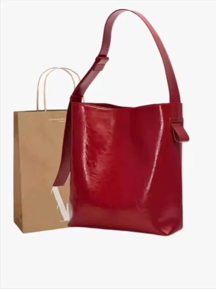 Oil Wax Leather Red Retro Commuting Tote Bag Versatile Crossbody Bag 2025 Spring Women's Solid Color Large Capacity Travel Bags
Oil Wax Leather Red Retro Commuting Tote Bag Versatile Crossbody Bag 2025 Spring Women's Solid Color Large Capacity Travel Bags