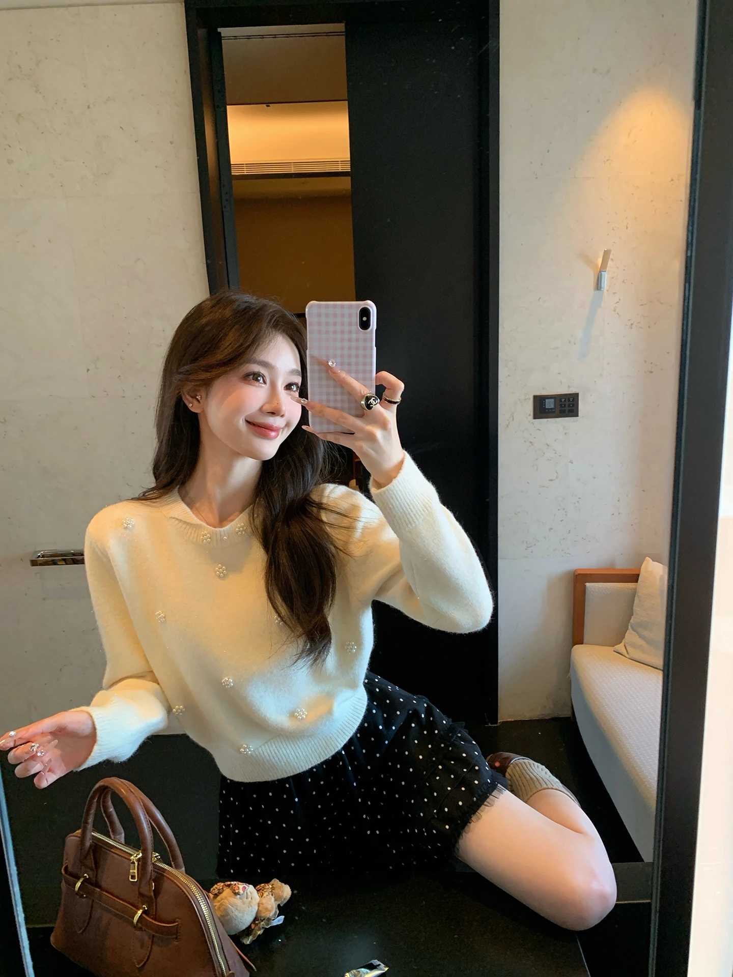 Белый вязаный свитер Chen Dayu для женщин: модная осенне-зимняя одежда, мягкий, с длинным рукавом, круглым вырезом, для ношения как под одежду, так и поверх нее.
Белый вязаный свитер Chen Dayu для женщин: модная осенне-зимняя одежда, мягкий, с длинным рукавом, круглым вырезом, для ношения как под одежду, так и поверх нее.