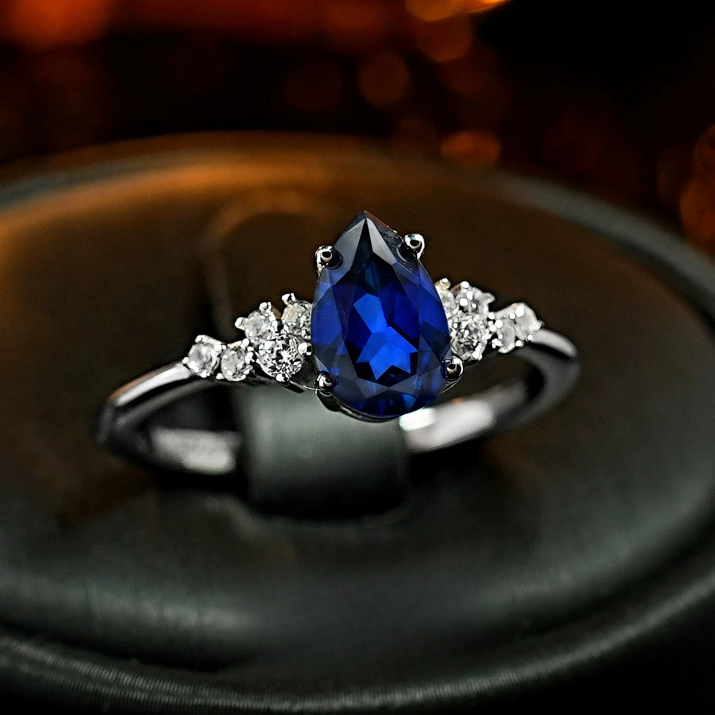 S925 silver ring 5 * 8mm blue teardrop shaped wing zircon inlaid engagement and proposal jewelry
S925 silver ring 5 * 8mm blue teardrop shaped wing zircon inlaid engagement and proposal jewelry