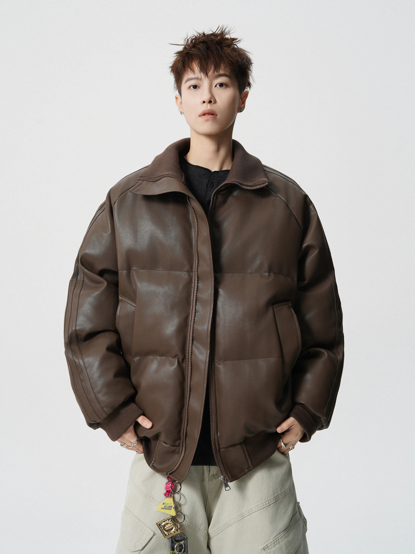 Warm Thiened Men's Cotton Jaet Retro American Sle Motorcycle Clothes Loose Fit PU Leather Cotton Coat Youth Faion
Warm Thiened Men's Cotton Jaet Retro American Sle Motorcycle Clothes Loose Fit PU Leather Cotton Coat Youth Faion