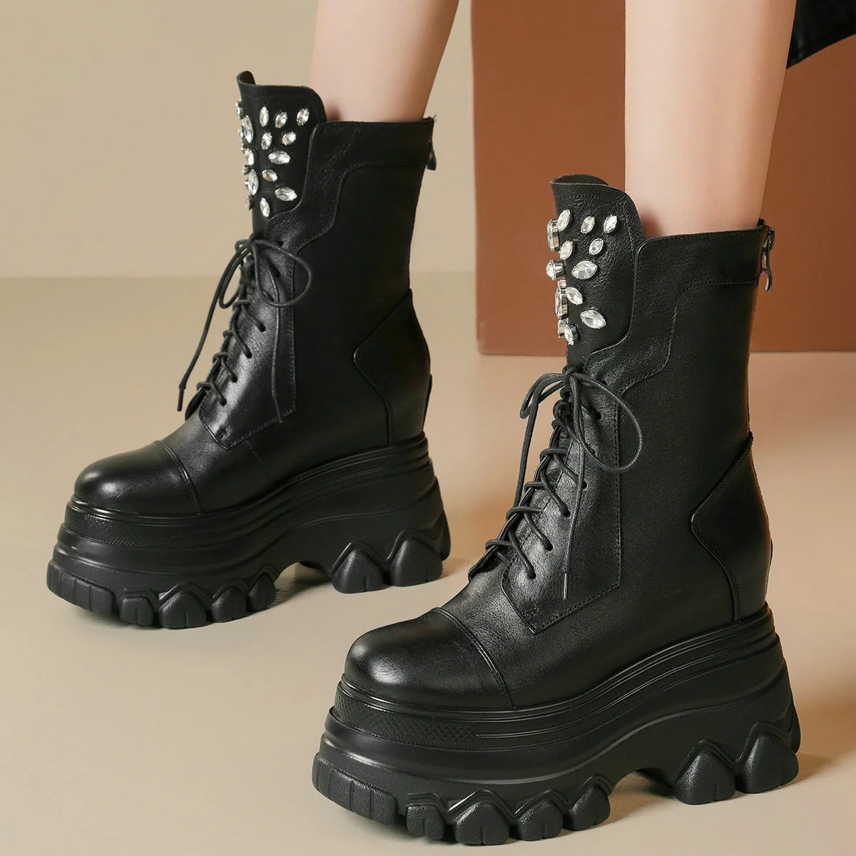 Winter Platform Pumps Shoes Women Genuine Leather High Heel Snow Boots Female High Top Round Toe Fashion Sneakers Casual Shoes
Winter Platform Pumps Shoes Women Genuine Leather High Heel Snow Boots Female High Top Round Toe Fashion Sneakers Casual Shoes