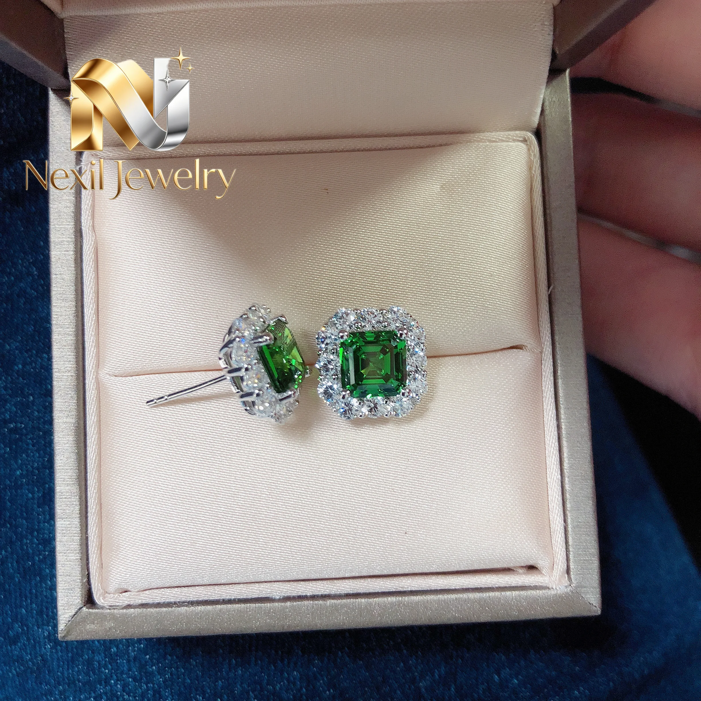 Nexil Jewelry 18K White Gold AU750 2Ct each Emerald Lab-grown green Diamond Stud Earrings Romantic Jewelry for Her E064
Nexil Jewelry 18K White Gold AU750 2Ct each Emerald Lab-grown green Diamond Stud Earrings Romantic Jewelry for Her E064