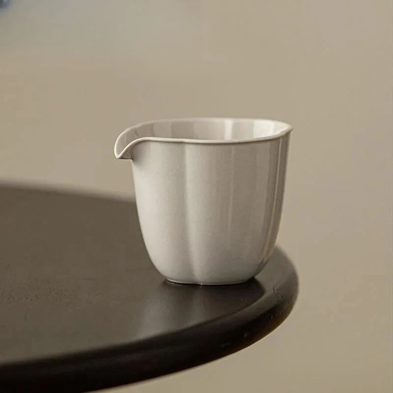 180ml Chinese Grass Wood Gray Tea Pitcher Antique Begonia Petal Serving Cup Cha Hai Coffee Justice Cup Dahongpao Teaware Gifts
180ml Chinese Grass Wood Gray Tea Pitcher Antique Begonia Petal Serving Cup Cha Hai Coffee Justice Cup Dahongpao Teaware Gifts
