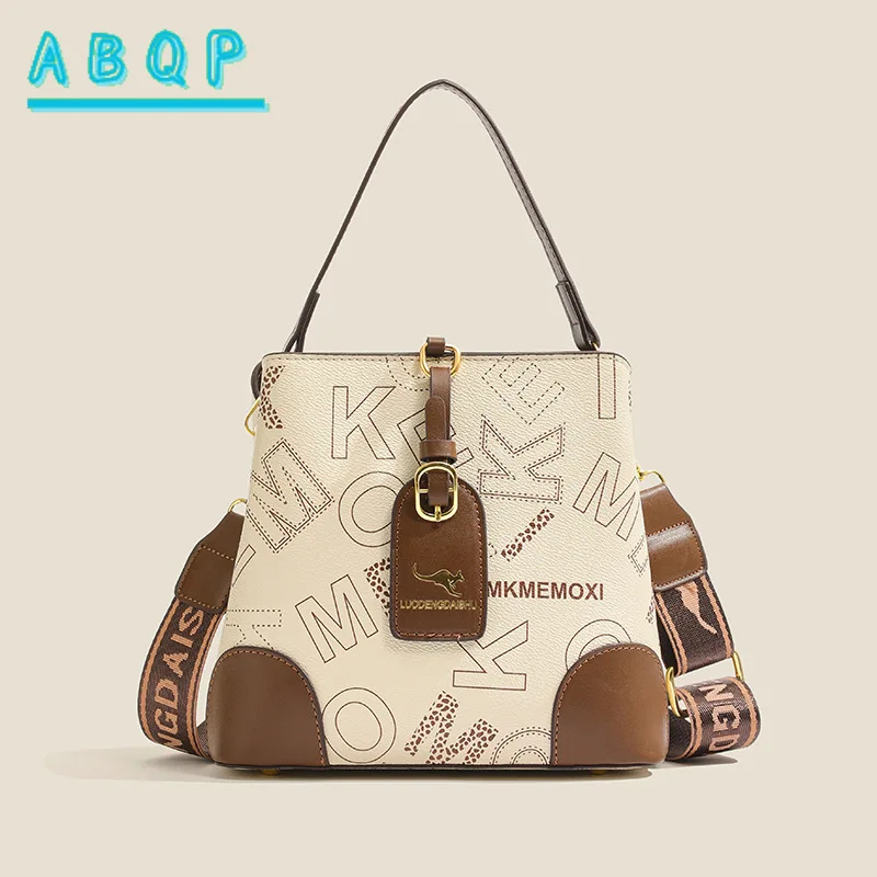 Handheld Water Bucket Bag Women's Large Capacity Shoulder Bag Fashionable and Sophisticated Versatile Crossbody Bag
Handheld Water Bucket Bag Women's Large Capacity Shoulder Bag Fashionable and Sophisticated Versatile Crossbody Bag