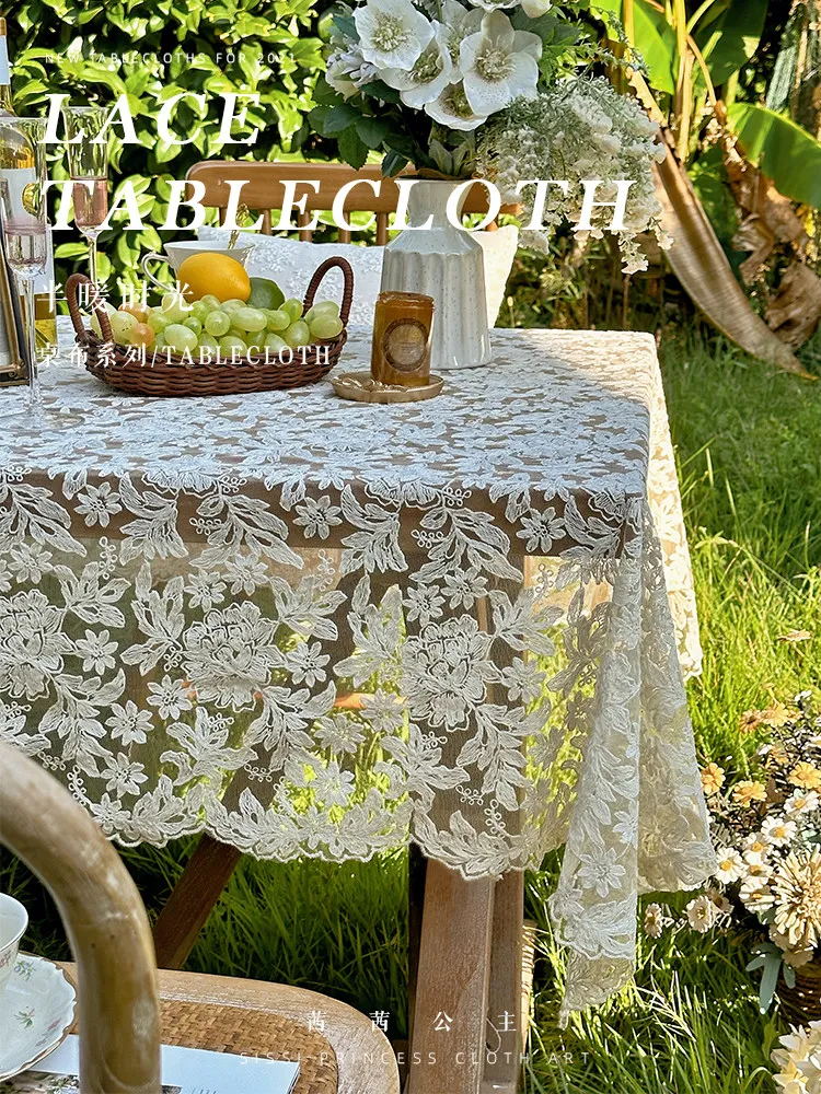 European Embroidered Table placemat Rectangular tablecloth, retro court style, coffee table and dining table cloth, dust cover
European Embroidered Table placemat Rectangular tablecloth, retro court style, coffee table and dining table cloth, dust cover