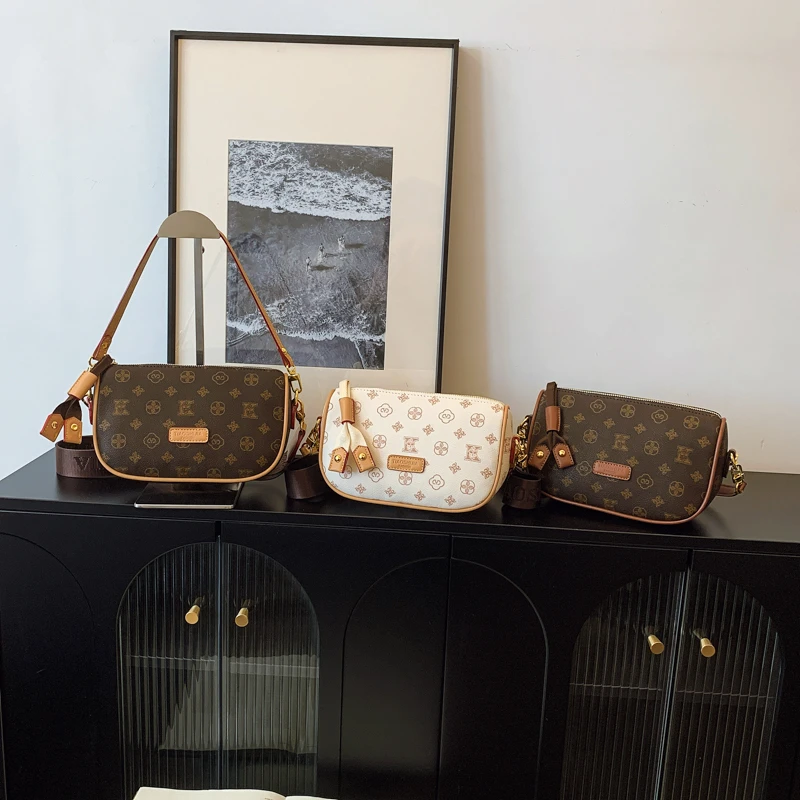 Fashionable Leather Tote Bag For Women Elegant Crossbody Handbag Luxury Designer Shoulder Bag Vintage
Fashionable Leather Tote Bag For Women Elegant Crossbody Handbag Luxury Designer Shoulder Bag Vintage