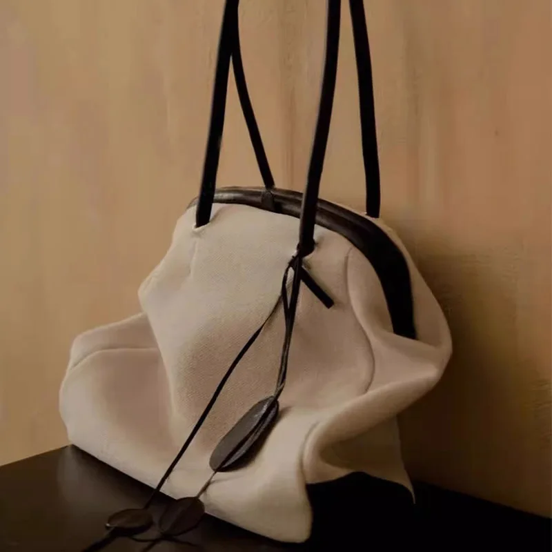 Fashion retro women's tote bag 2025 new designer popular spliced single-shoulder shell bag retro hand-held travel bag wallet
Fashion retro women's tote bag 2025 new designer popular spliced single-shoulder shell bag retro hand-held travel bag wallet
