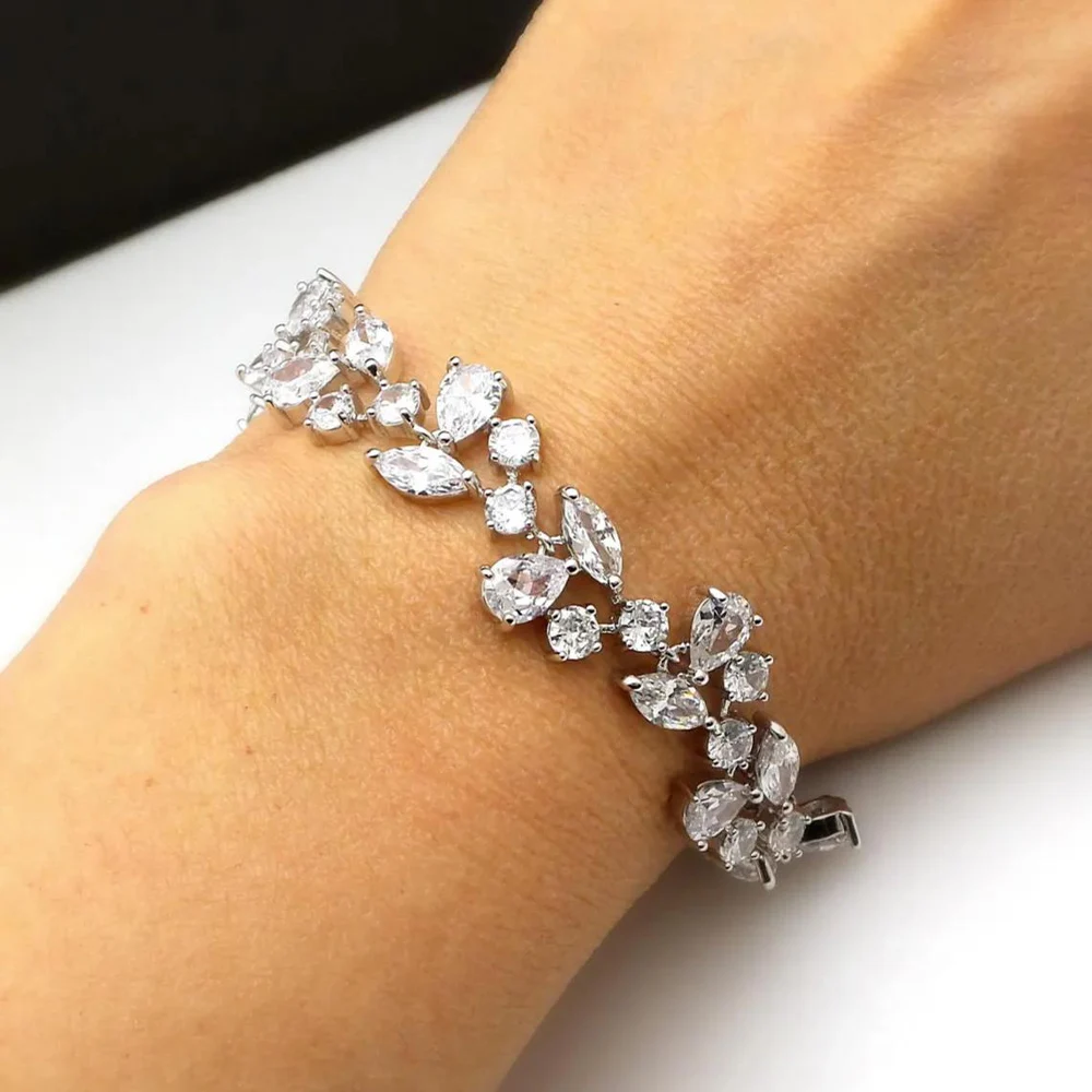 XSBODY Boho Design Zircon Bangle Chain Bracelet Luxury Hand Accessories Bling Leaves Shape Bridal Hand Jewelry for Wedding Gift
XSBODY Boho Design Zircon Bangle Chain Bracelet Luxury Hand Accessories Bling Leaves Shape Bridal Hand Jewelry for Wedding Gift